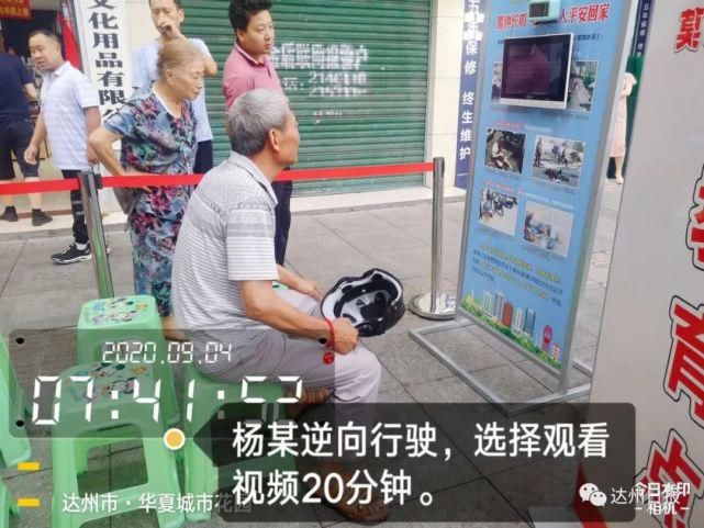 耍横|乱穿马路，当街耍横，还咬伤交警…拘留10天！