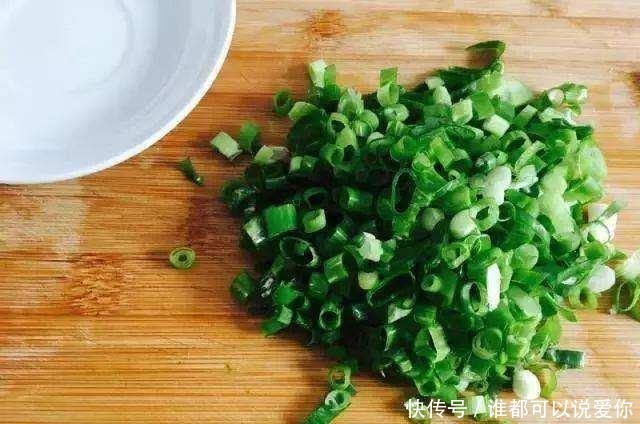 葱香|做葱油饼时，记住这2个技巧，葱香浓郁，比饭店的好吃