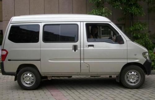 面包车|面包车拉货被查,车主气愤质问:这都不能拉,那我能拉啥?