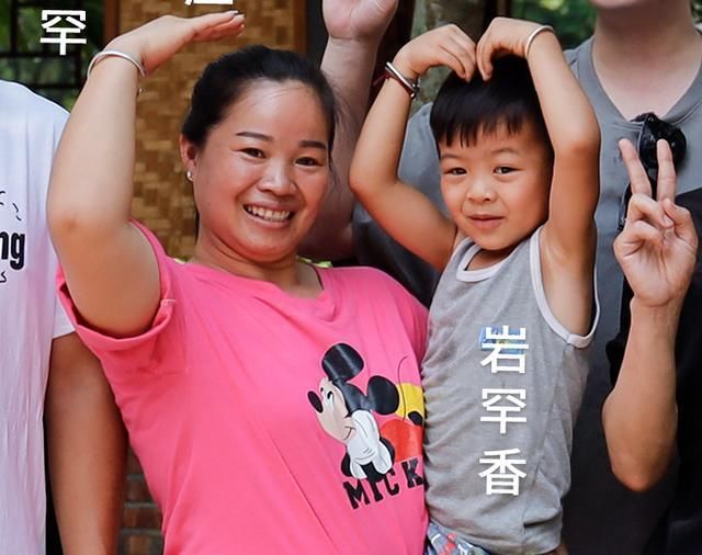  站位|向往4嘉宾收官合影被传，玉庄站在中间，我却在留意彭彭子枫站位