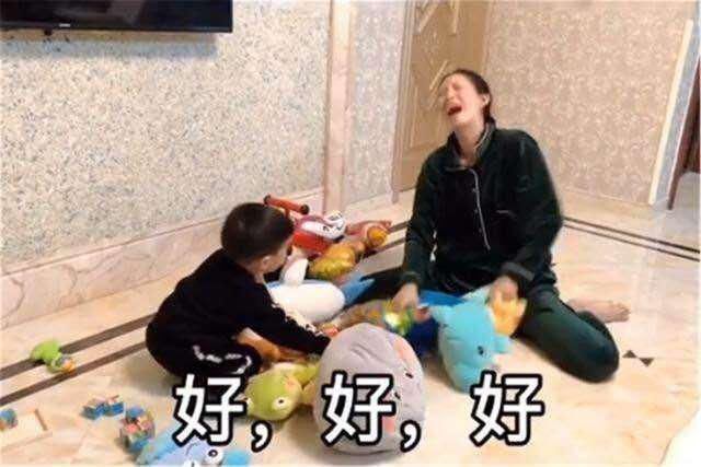  晓雯姐姐|小姨带娃睡觉，空调开17度，小姨盖棉被外甥啥都不盖，怎么惩罚？