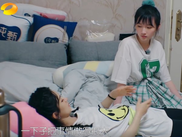  引热议|李浩菲在后厨刷一个小时碗，赵丽颖做的事情引热议：难怪被吐槽