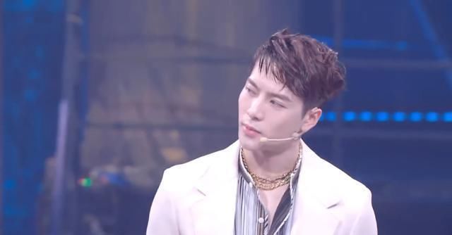  现场|《街舞3》定档7月18日，四位队长同台，王一博张艺兴现场默契互动