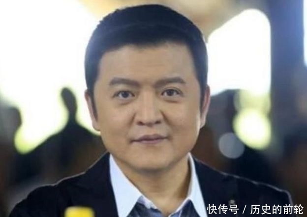 央视|他曾是飞行员,退役后转行成央视主持人,今53岁家庭美满幸福!