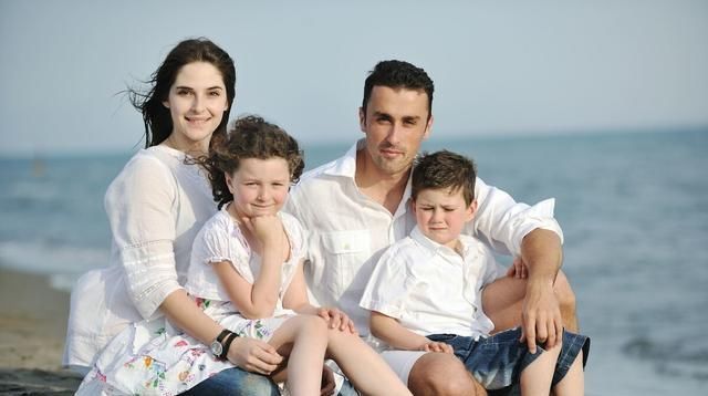 孩子|善良老人生育一儿一女，存款全部留给儿子，女儿不满，众人：难解