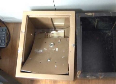  出卖|头戴黑色塑料袋偷盗保险柜 走路姿势出卖了他