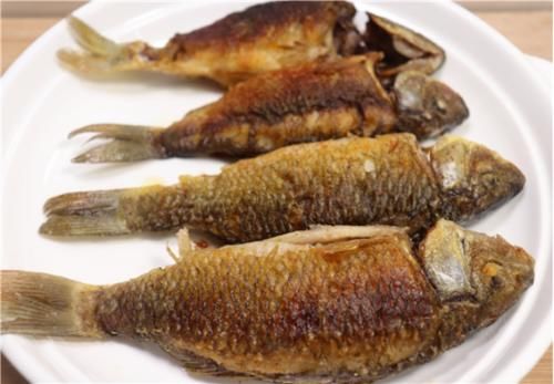 豆腐|无论煎鱼还是煎豆腐,万不可直接下锅,多加这一步,不破皮不粘锅