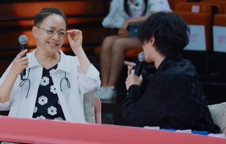  叫法|叫“宋丹丹”不够尊敬，“丹姐”又显得老气，华晨宇的叫法很圈粉