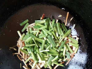 孩子|最近韭菜加虾仁火了,简单一做,鲜香味美,孩子三餐天天吵着吃