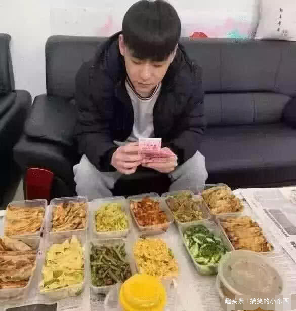 吃泡面的方|继岳云鹏后张云雷吃泡面方式火了,网友德云社带你打开正确吃法