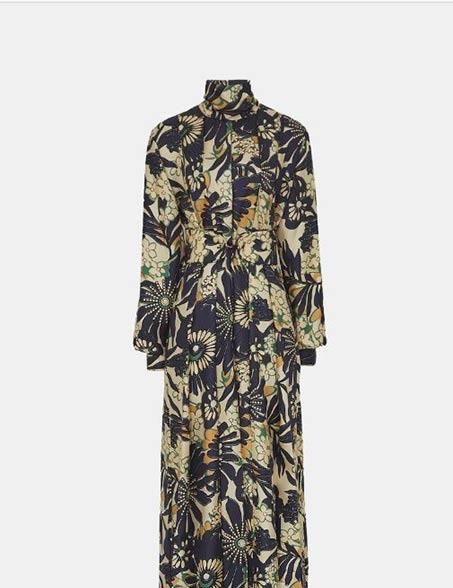  成熟|贝嫂晒小七穿热带印花裙美照，却被指责太成熟，让她丢了纯真感