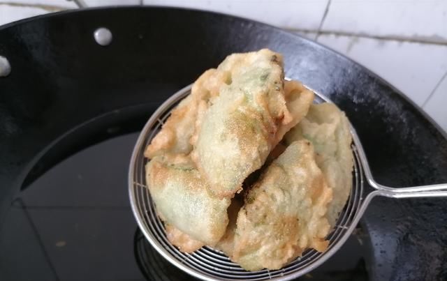  韭菜|扁豆这样吃太美味了，搭配韭菜和豆腐，炸一盘香喷喷的扁豆盒子