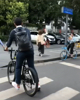  生活|搞笑GIF动图：妹子们也是拼啦！这给力的生活