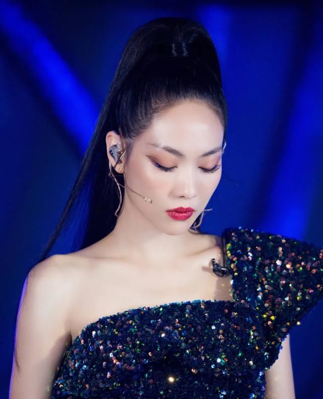  高马尾|美丽无死角的女孩，都把发型换成了这些样子