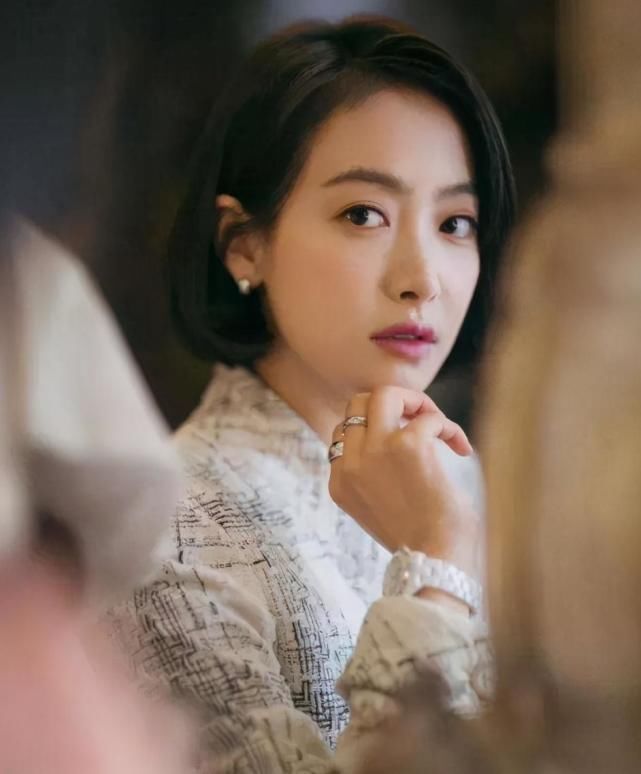  宋茜|金鹰女神宋茜骑虎难下，56％票数作假被剔除，赵丽颖却意外躺赢