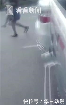  女子|男子尾随母女上车 女子故意撞车求救：我被绑架了