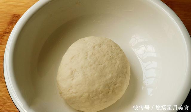 个个|秋天,少吃馒头包子多吃它,锅中一烙,个个空心,暄软又好吃