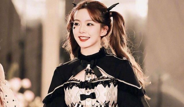  背负|陈卓璇敢说敢做，背负压力逆风而上，决赛歌曲好评如潮