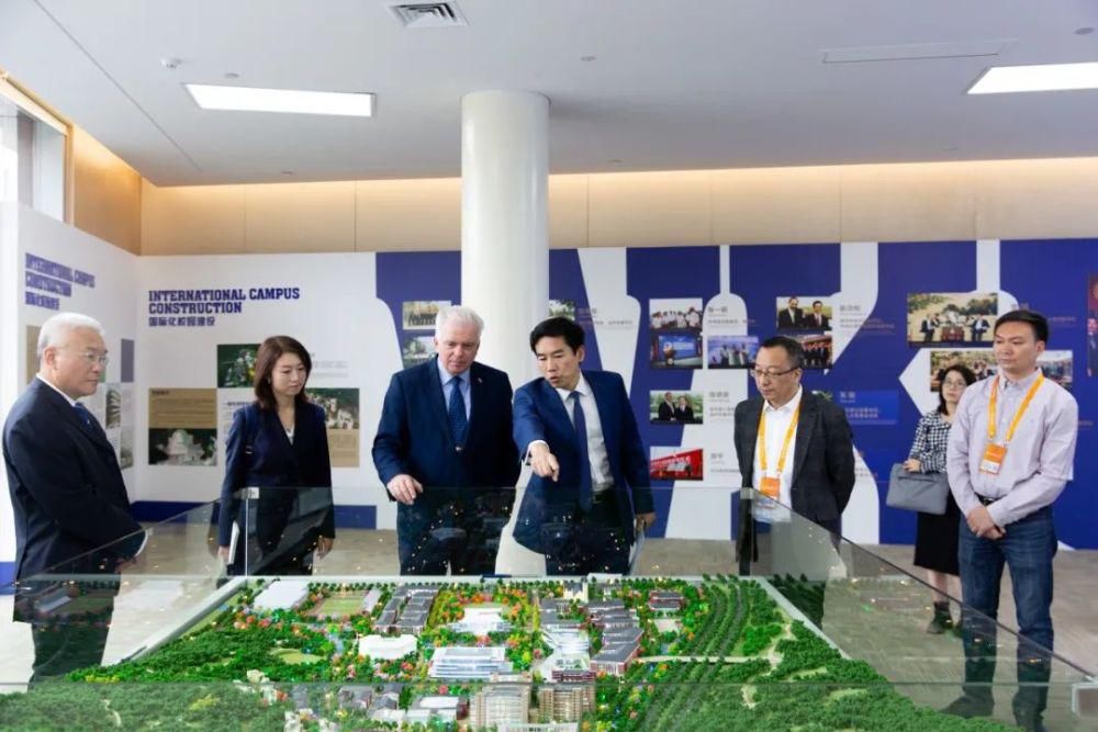 杜尚|从科学家到外交官，大使寄语温肯儿：学无止境，不断积累是成功的开始