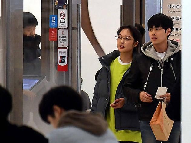 甜蜜|分手还是朋友!金宝罗与赵炳奎宣布情断,女方仍保留二人甜蜜合影