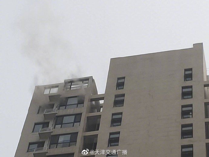  火情|天津 西青区一小区高层居民家中发生火情