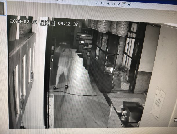 后前|与妻子离婚时净身出户，花光钱后前珠宝店老板竟成了蒙面盗贼