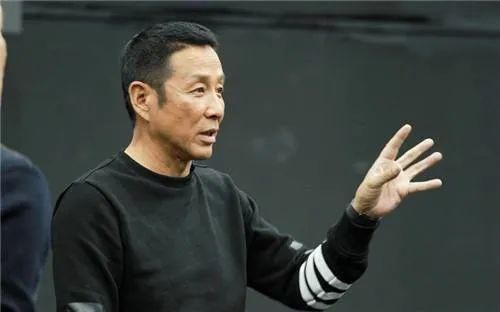 自信的男人|一个男人关心的东西，决定他的层次！