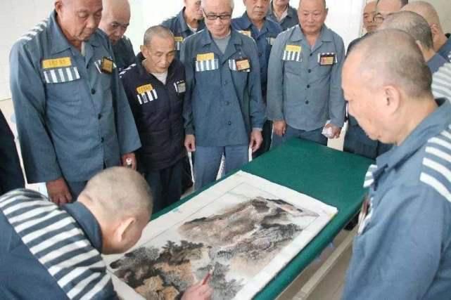 被判|那些被判无期徒刑的犯人,年迈后还要继续劳动吗?真相令人很心酸