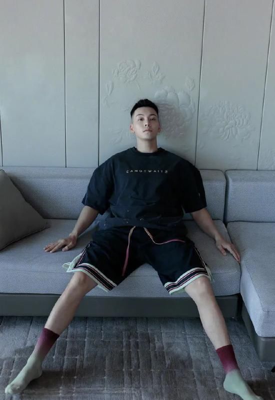  艺术|渐变色也太梦幻了 这三种调色方案把艺术感拉满