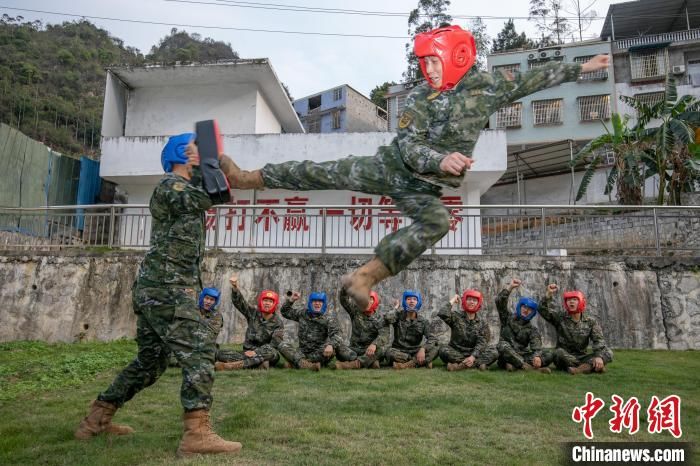 尖兵淬刃 广西河池武警官兵开展多课目强化训练