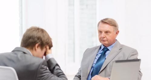 员工|公司通知员工被裁员,因没谈拢,领导不裁你了,以后加班到12点