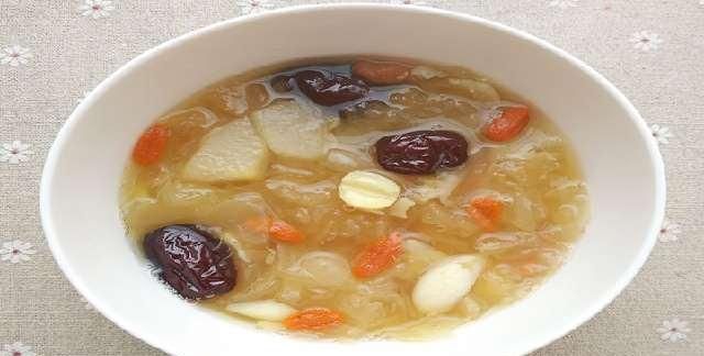 莲子汤|一道养生百合莲子汤,甜而不腻,黏稠软糯,大人小孩都爱喝