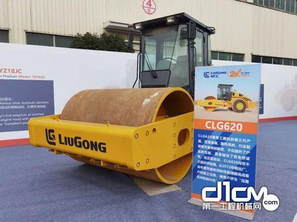 新品|“七剑下天山”丨柳工路机七款新品燃爆20周年庆典现场