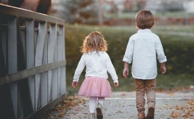  妈妈|孩子争宠，为什么我不建议一碗水端平？