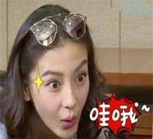  难怪|baby杨颖“吃桌子”，别人假装咬，她却留下牙齿印，难怪你最红