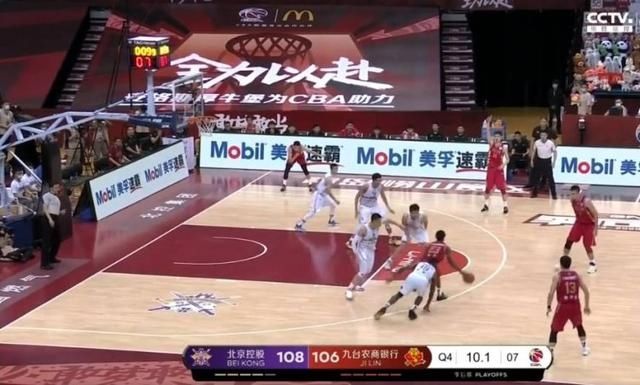 希尔|贻误战机！希尔最后时刻运球过多&代怀博仓促出手不中