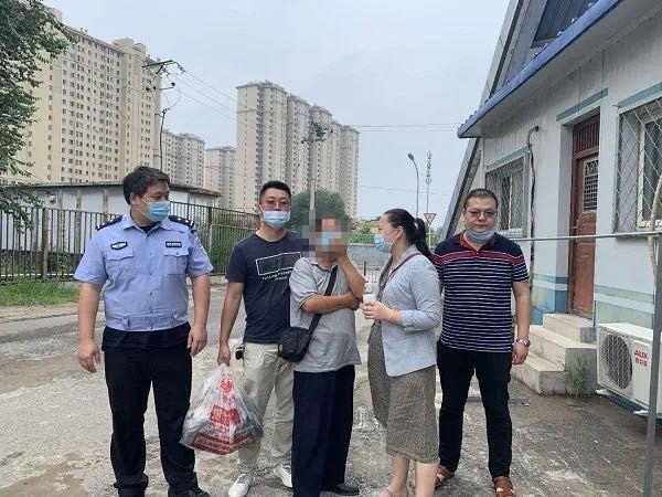 小时|老人长途跋涉进京“抽奖” 民警8小时苦劝:这是杀猪盘!