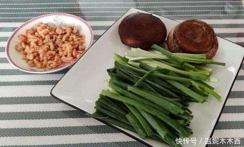  黄瓜|一碗葱油两碗面，简单一拌唇齿留香，黄瓜丝搭配，健康营养吃不够