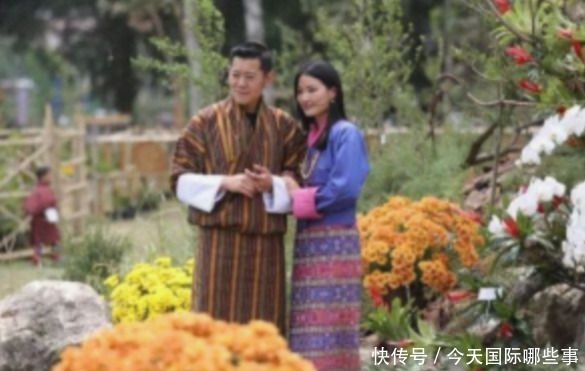 官网|不丹二王子天生爱笑,2个月就笑出月牙眼,官网发布新照萌翻天