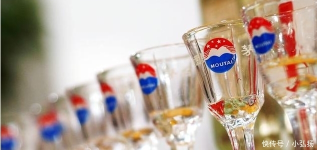 茅台|买茅台送的小酒杯是喝酒用的?大错特错!“老酒鬼”都懂其中含义