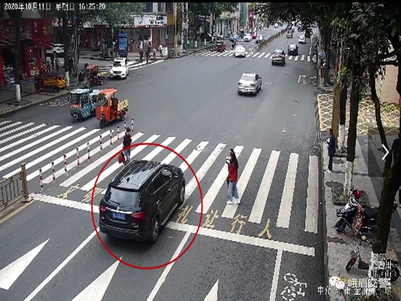 行人|开车不礼让斑马线行人？峨眉交警已经盯上你了！
