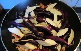  油腻|炒茄子总吸油？多加一步，不油腻、不发黑，很实用的技巧！