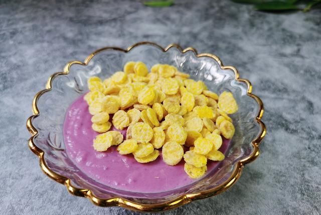 水果|1个紫薯半盒奶,搭配水果做成粥,简单又方便,营养又健康