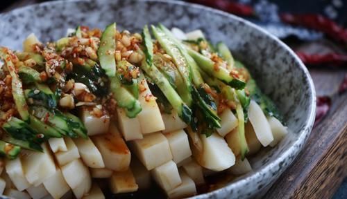  熬粥|夏天，小米别熬粥，学会秘制吃法，健胃消食又解暑，一天要吃2碗