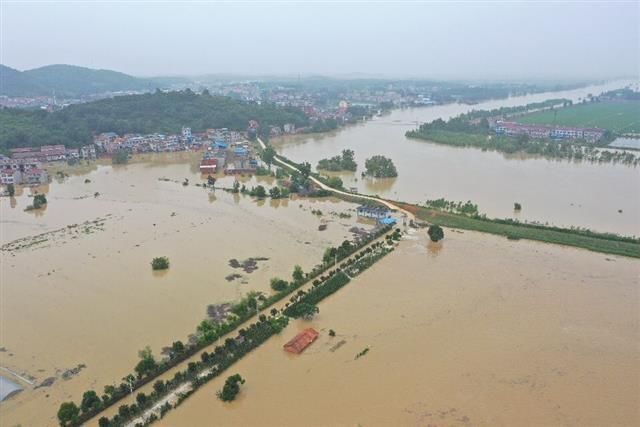  黄石|黄石阳新富河发生一处溃口，扩大至十几米，700余群众已安全辙离