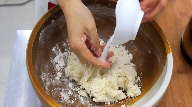  包子|发面时、只放酵母和糖还不行！多加2味，包子又香又软又白还好吃