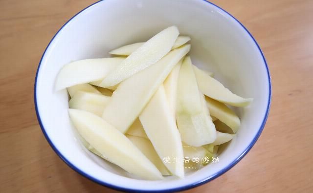  调入少许|天越来越热，家人最爱这样吃菜，爽口不腻，特香，顿顿全部吃光光