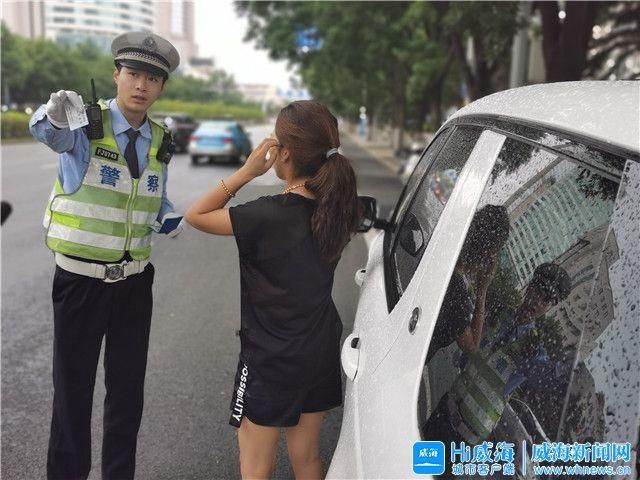 礼让|威海交警“拍了拍”你：请礼让斑马线，不要假装看不见