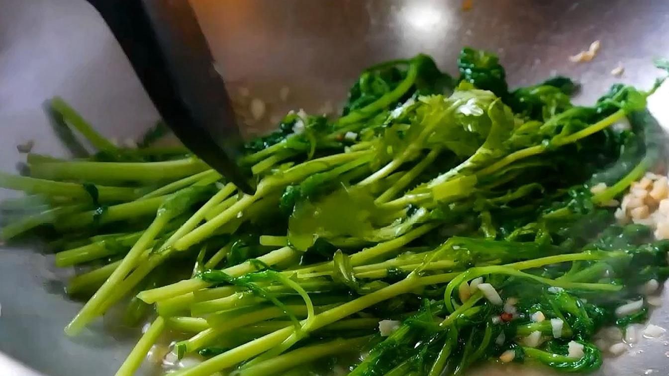 做法|茼蒿最好吃做法，简单一做，味道鲜美，拿大鱼大肉都不换