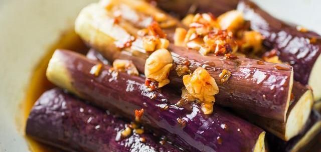  凉拌蒸茄子|凉拌茄子不入味？按大厨的做法，茄子入味快味道香，上桌就被清盘